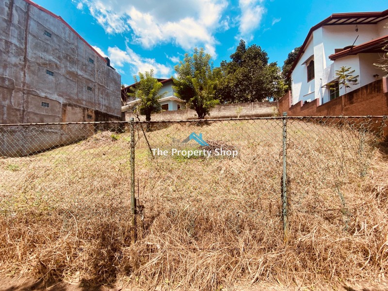 .5 perches Land for sale in Thannekubura,Kandy• Kandy city limit land• ideal for living and investment purpose• Water, Electricity, and facilities are available.• Documents in order.• Quiet natural surroundings.• Taxi Stand, Shops,Supermarkets, Bank: 5 minutes.• Easy access to " Kandy Town", only 3.5 km away. Call us for an appointment to visit the property.Please get in touch with us for more details: Hotline - 0777 507501Genuine buyers only.NO BROKERS PLEASE.Visit our website for more properties.
